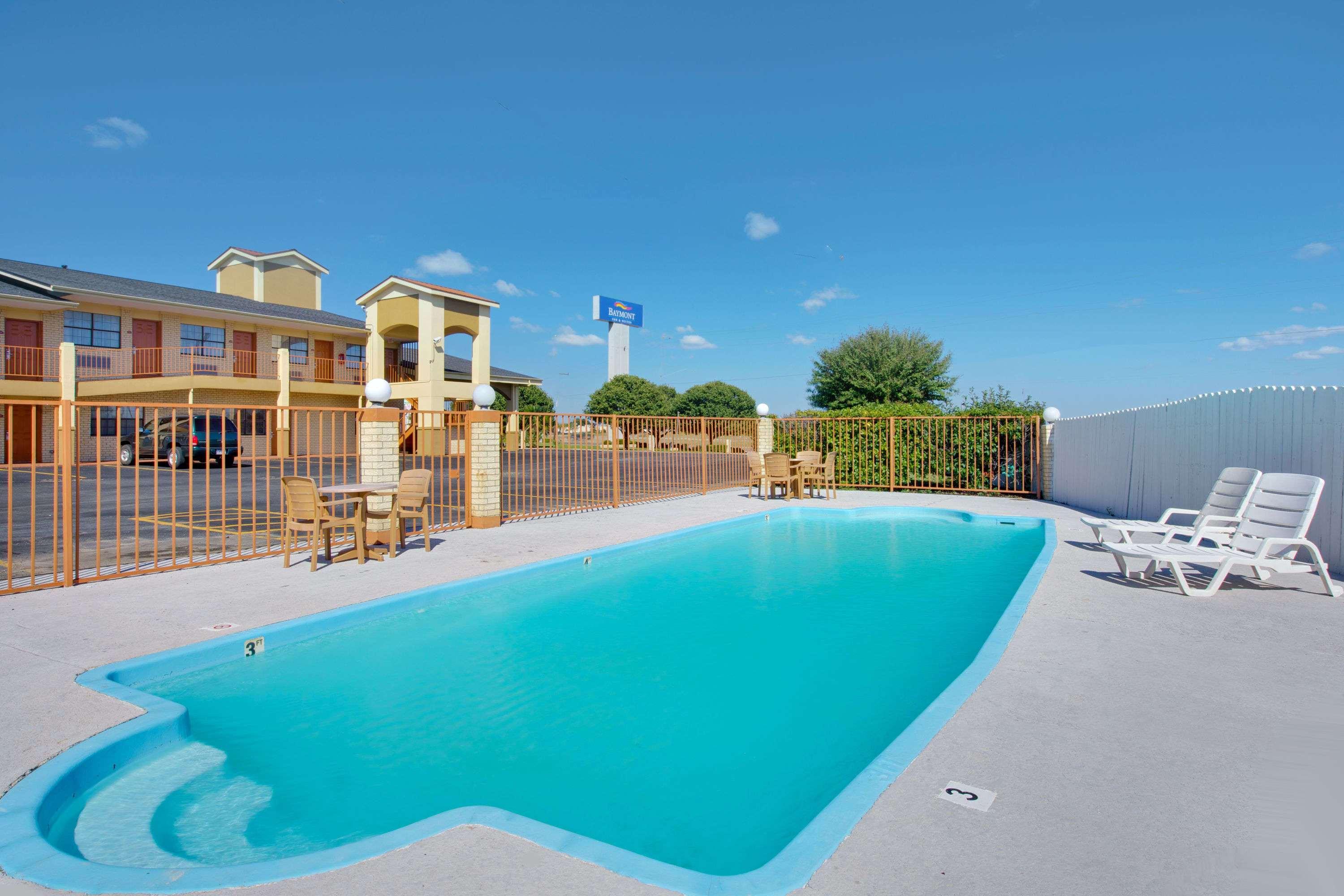 Hotel Baymont By Wyndham Terrell Esterno foto