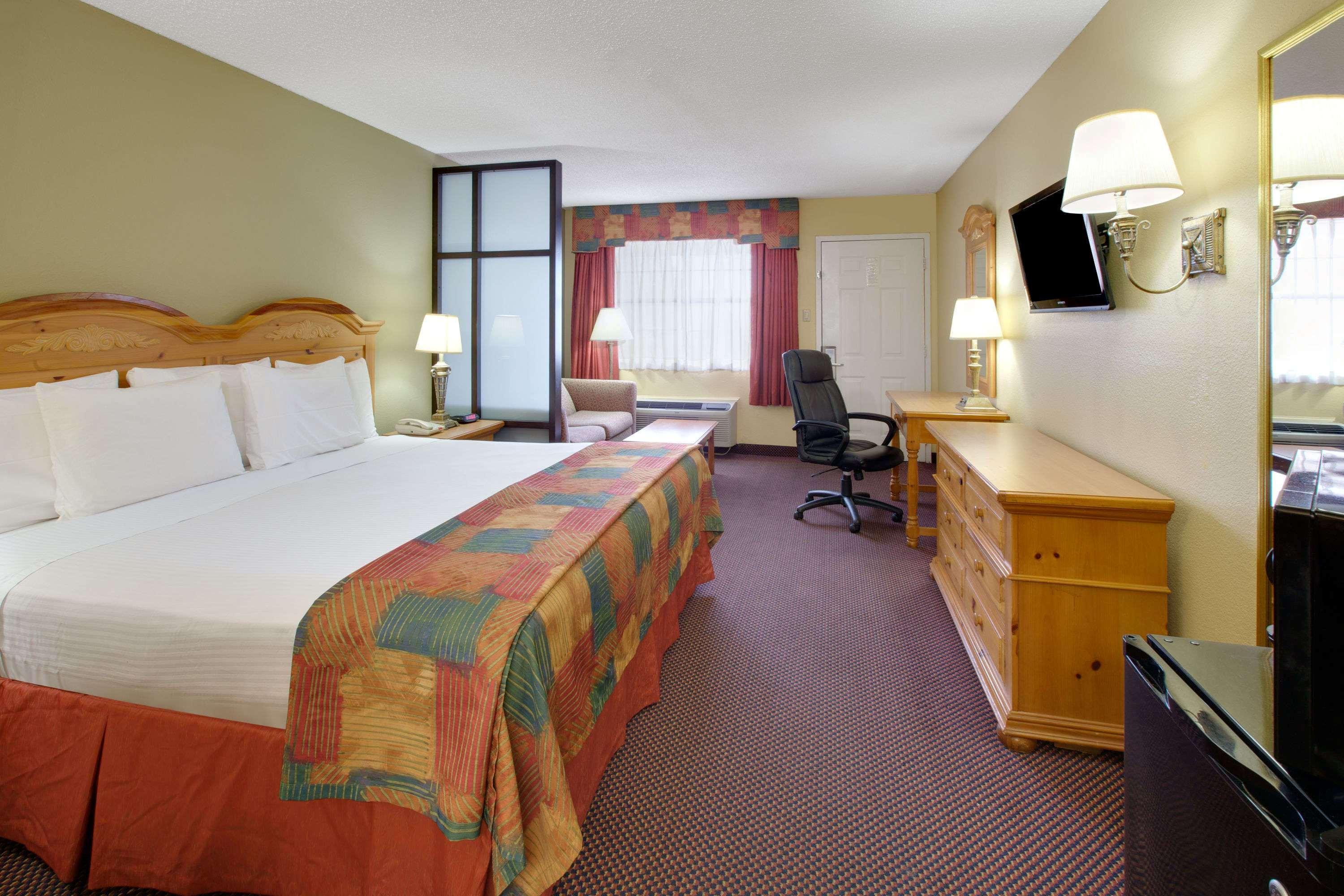 Hotel Baymont By Wyndham Terrell Esterno foto